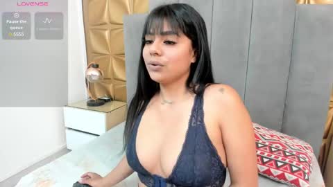 Snapshot of melani_dream chatting on February 17, 1:42 pm Melani online show from February 17, 1:42 pm