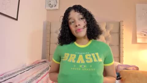 Snapshot of melania_xtreme chatting on October 24, 1:57 am melania_xtreme online show from October 24, 1:57 am