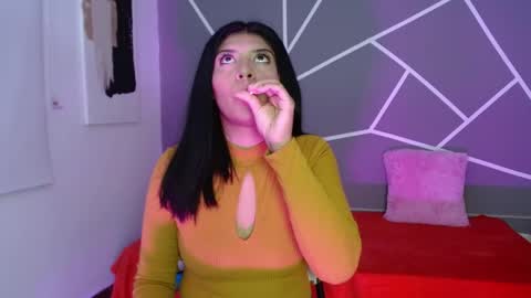 Snapshot of melanie_18_ chatting on May 22, 11:32 pm melanie online show from May 22, 11:32 pm