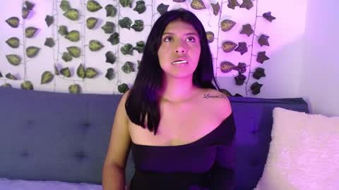 Snapshot of melanie_18_ chatting on May 26, 9:55 pm melanie online show from May 26, 9:55 pm