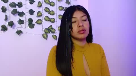 Snapshot of melanie_18_ chatting on June 11, 11:03 pm melanie online show from June 11, 11:03 pm