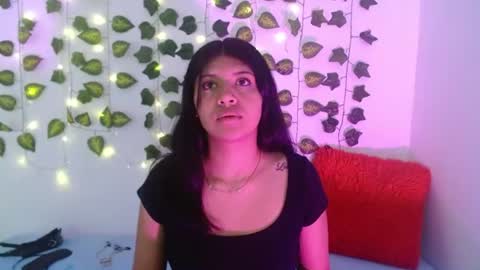 Snapshot of melanie_18_ chatting on June 25, 3:05 pm melanie online show from June 25, 3:05 pm