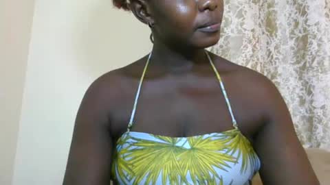 Snapshot of melanie_bae1 chatting on July 8, 8:46 pm melanie_bae1 online show from July 8, 8:46 pm