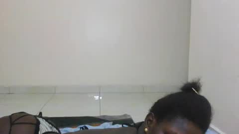 Snapshot of melanie_bae1 chatting on July 18, 1:32 am melanie_bae1 online show from July 18, 1:32 am