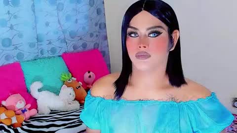 Snapshot of melanie_dolls chatting on November 18, 1:59 pm melanie_dolls online show from November 18, 1:59 pm