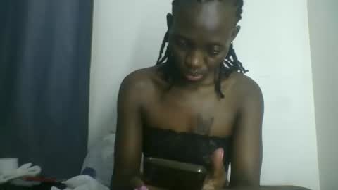 Snapshot of melanie_goddesss chatting on October 13, 6:41 pm milly online show from October 13, 6:41 pm