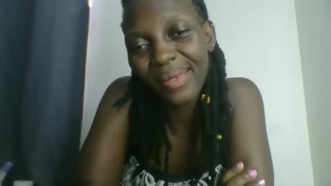 Snapshot of melanie_goddesss chatting on October 16, 7:09 am milly online show from October 16, 7:09 am