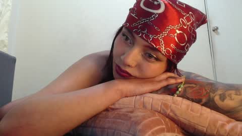 Snapshot of melanie_roux_ chatting on January 17, 9:50 pm Melanie roux online show from January 17, 9:50 pm