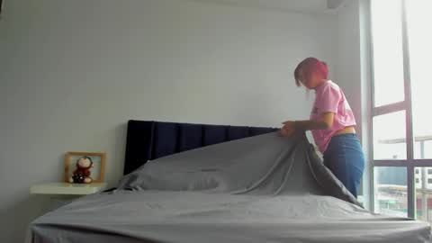 Melanie roux  online show from April 9, 12:21 pm