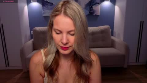 Melanie Bennett online show from April 8, 6:46 am