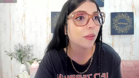 Snapshot of melaniegrayx chatting on March 7, 3:28 pm melaniegrayx online show from March 7, 3:28 pm