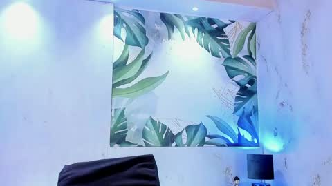 Melanie Roux online show from April 16, 9:39 pm