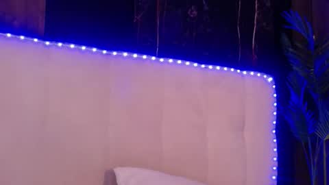 melanniebrown online show from March 25, 4:40 am