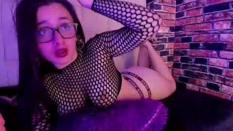 melany303av online show from March 8, 7:56 am