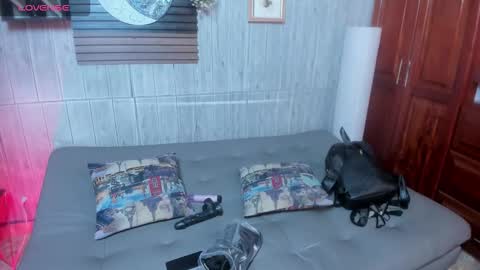 Snapshot of melany_27 chatting on December 17, 1:28 pm Melany online show from December 17, 1:28 pm