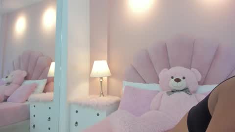 Melanie online show from November 25, 4:01 am