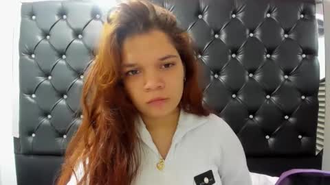 Snapshot of melanyanal_ chatting on December 2, 2:45 pm MelanyAnal online show from December 2, 2:45 pm