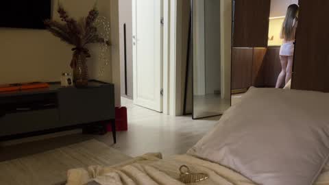 Snapshot of melanybunny chatting on December 28, 1:17 pm Adel online show from December 28, 1:17 pm