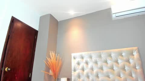 Melany online show from December 9, 4:15 pm