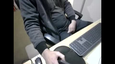 melbguy_075 online show from May 15, 10:00 am
