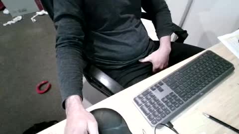 melbguy_075 online show from June 17, 6:16 am