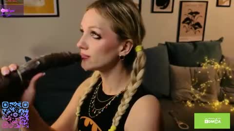 Snapshot of melenn_ chatting on July 8, 8:08 am Melen online show from July 8, 8:08 am