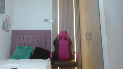 Snapshot of meli_peach chatting on October 5, 12:25 pm meli_peach online show from October 5, 12:25 pm