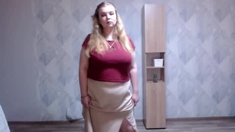 Snapshot of melina_beauty chatting on May 21, 8:38 pm Melina online show from May 21, 8:38 pm