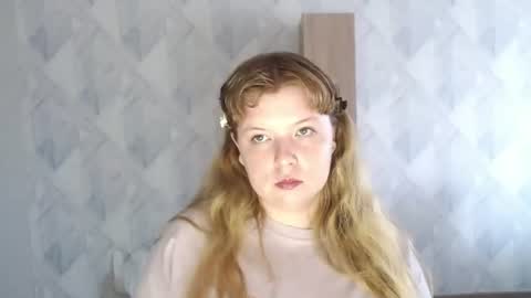 Snapshot of melina_beauty chatting on August 3, 4:00 pm Melina online show from August 3, 4:00 pm