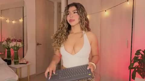 Snapshot of melina_ferrer1 chatting on July 12, 12:40 pm EI online show from July 12, 12:40 pm