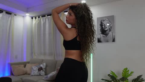 Snapshot of melina_smith1 chatting on January 17, 11:18 pm MelinaSmith online show from January 17, 11:18 pm