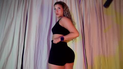 Snapshot of melina_smith1 chatting on June 5, 12:06 am MelinaSmith online show from June 5, 12:06 am