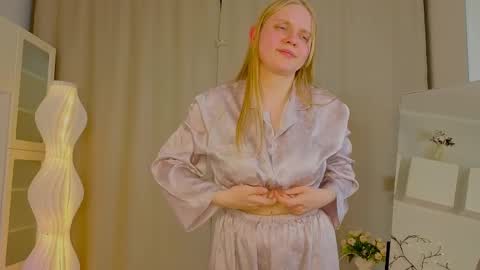 Alice - online show from April 18, 7:07 pm