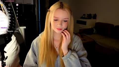 Snapshot of meliss_ss chatting on July 12, 5:26 pm Mel or Lissa 3 Welcome here online show from July 12, 5:26 pm
