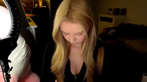 Snapshot of meliss_ss chatting on July 25, 7:00 pm Mel or Lissa 3 Welcome here online show from July 25, 7:00 pm