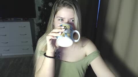 Melissa  Ray online show from December 23, 3:29 am