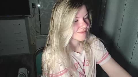 Melissa  Ray online show from February 1, 5:47 pm