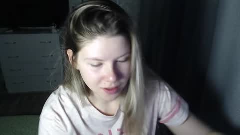 Melissa  Ray online show from February 21, 7:21 pm