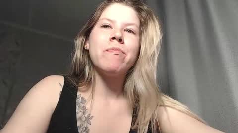 Melissa  Ray online show from March 11, 6:52 pm