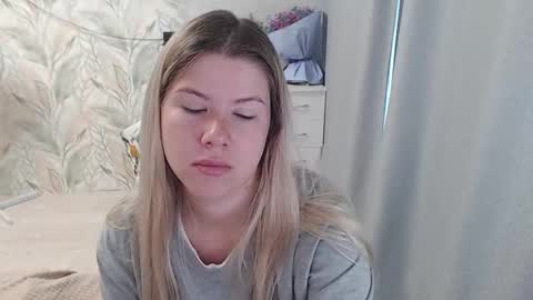 Melissa  Ray online show from September 11, 2:55 am