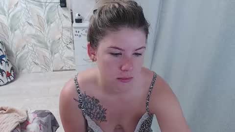 Melissa  Ray online show from September 17, 2:35 am