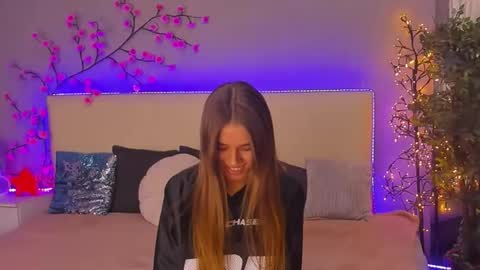 Snapshot of melissacrayzy chatting on December 5, 6:33 am MelissaCrayzy online show from December 5, 6:33 am