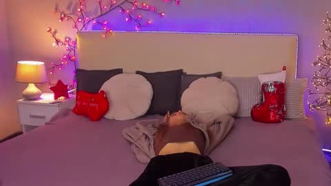 Snapshot of melissacrayzy chatting on December 14, 6:30 am MelissaCrayzy online show from December 14, 6:30 am