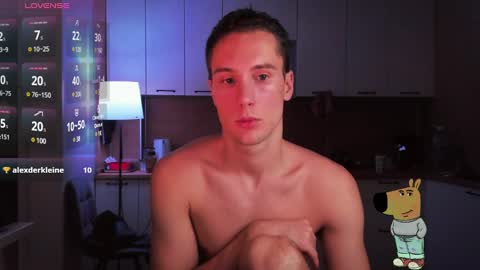 Snapshot of mell0wme chatting on December 6, 2:17 pm Mello online show from December 6, 2:17 pm