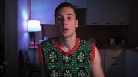 Snapshot of mell0wme chatting on December 10, 2:38 am Mello online show from December 10, 2:38 am