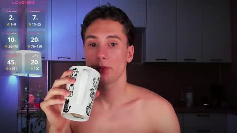 Snapshot of mell0wme chatting on January 17, 3:12 am Mello online show from January 17, 3:12 am