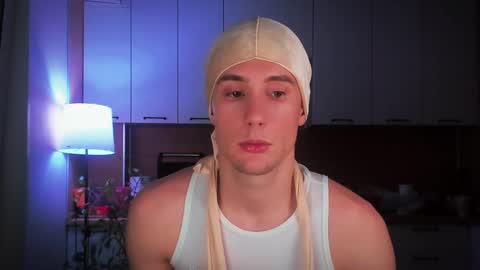 Snapshot of mell0wme chatting on January 23, 2:12 am Mello online show from January 23, 2:12 am