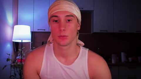 Snapshot of mell0wme chatting on February 3, 4:57 am Mello online show from February 3, 4:57 am