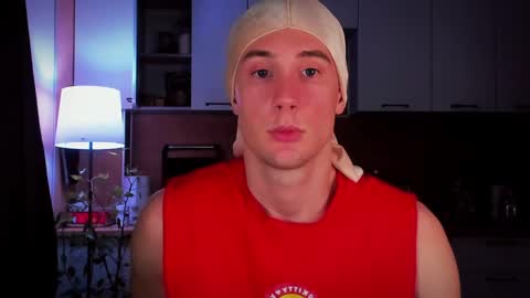 Snapshot of mell0wme chatting on February 6, 2:00 am Mello online show from February 6, 2:00 am