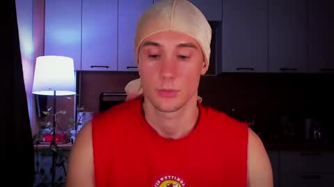 Snapshot of mell0wme chatting on February 6, 5:03 am Mello online show from February 6, 5:03 am